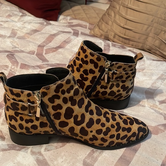 Steven Madden leopard ankle booties. - Picture 3 of 6